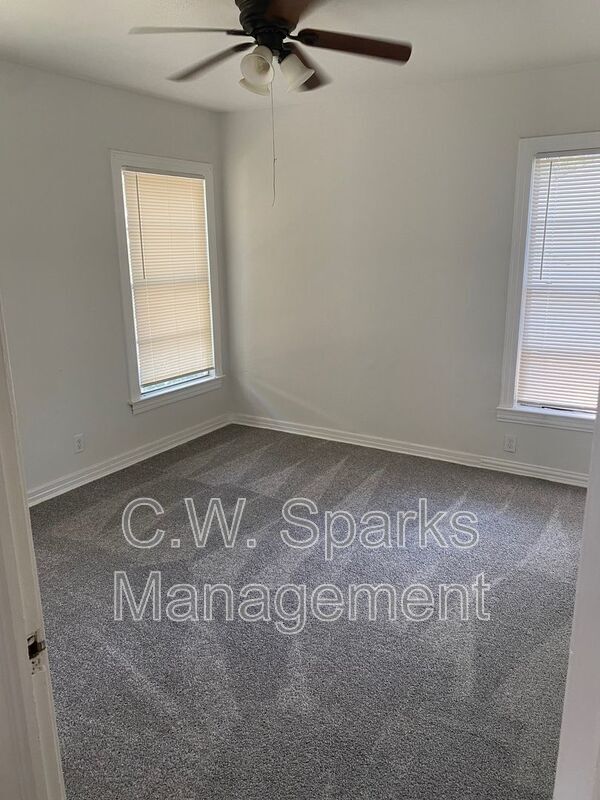 Building Photo - 3610 Glenhaven Blvd