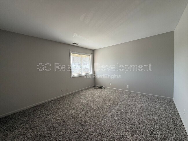 Building Photo - 1875 Tall Oaks Dr