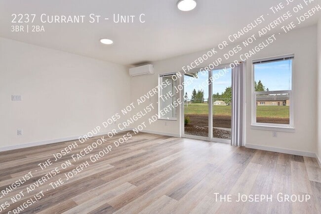 Building Photo - 2237 Currant St