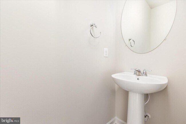 Building Photo - 140 Tye Ct