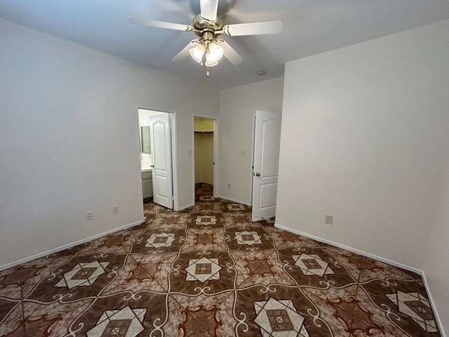 Building Photo - Cute 3 Bed/2 Bath SE Bakersfield Home