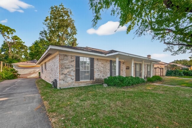 Building Photo - 9218 Rowan Ln