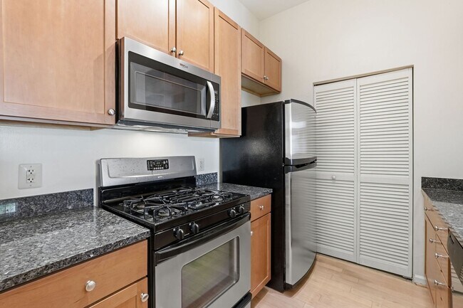 Building Photo - Experience elevated city living in this beautifully maintained residence ideally situated in the ...