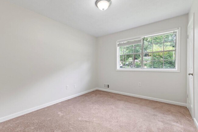 Building Photo - 1492 Tanglewood Way NW