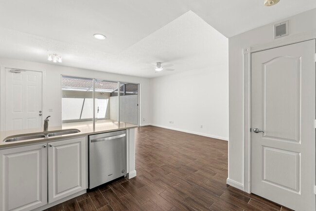 Building Photo - 108 Courtenay Ct