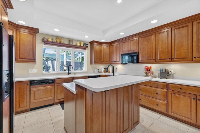 Building Photo - 2871 NE 26th Ct