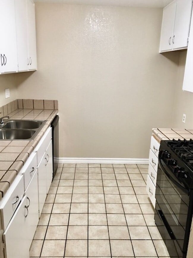 Building Photo - Great 2 bed 2 bath Condo in San Pablo Gate...