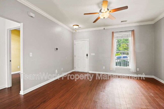 Building Photo - 307 Pimpernel St