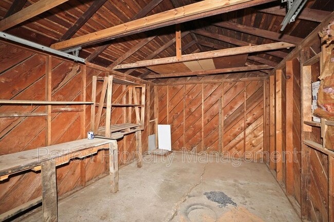 Building Photo - 115 SE 40th Ave