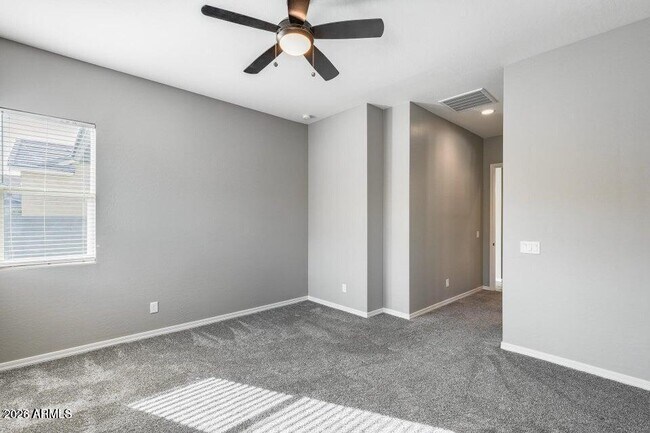 Building Photo - 2661 S Olympic Dr