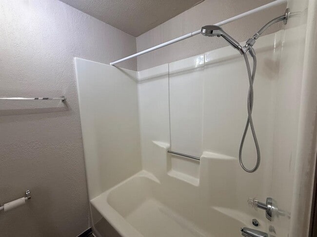 Building Photo - 1015 Swan Lake Ct