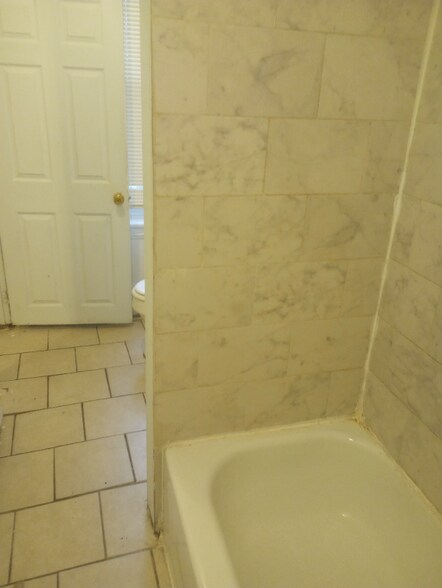 Building Photo - 31xx W Euclid Ave