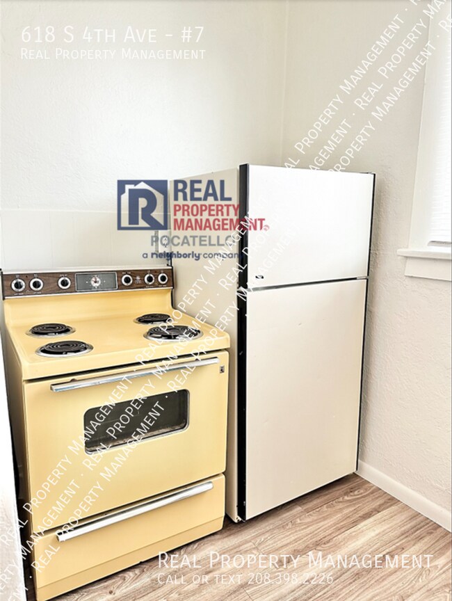 Building Photo - 618 S 4th Ave