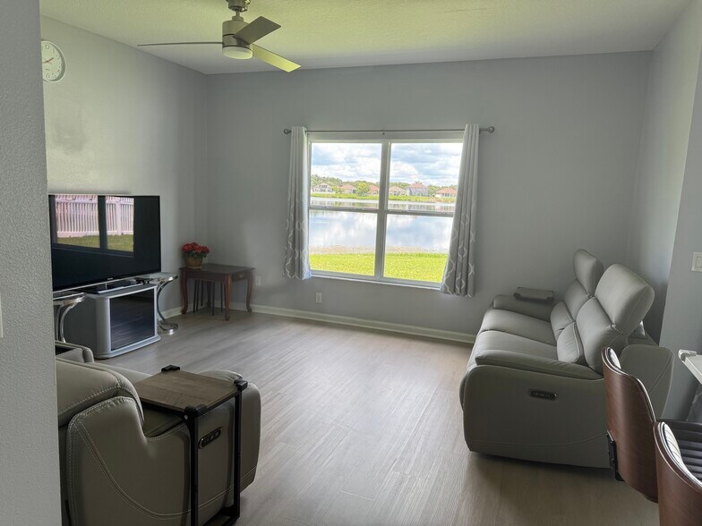 Building Photo - 13646 Hawk Lake Dr