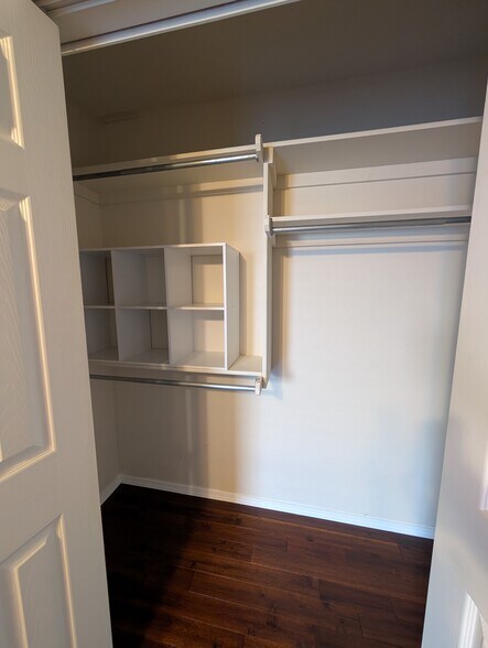 Closet guest room 1 - 8701 NW 116th St