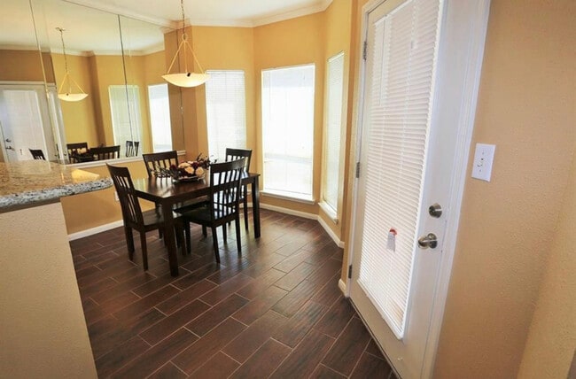 Building Photo - 1330 Old Spanish Trl