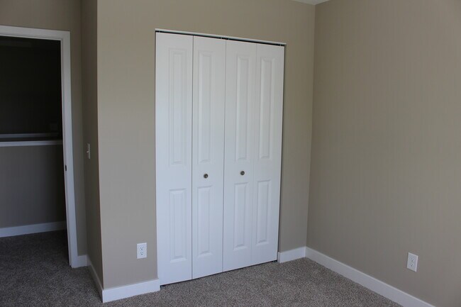 Guest Bedroom1 - 6524 Genevieve Trl