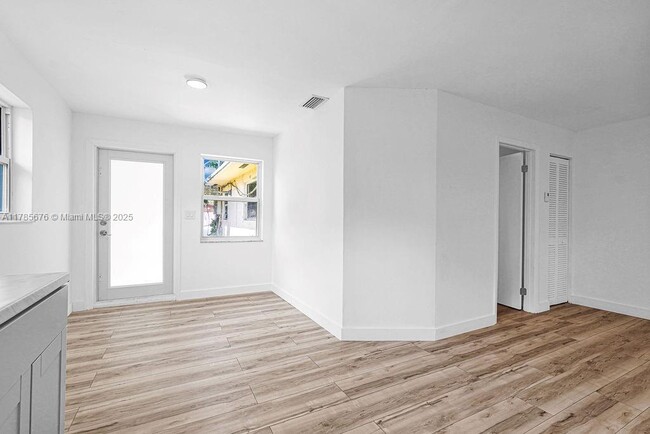 Building Photo - 128 NW 61st St