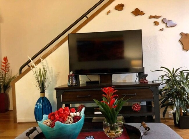 Building Photo - Spacious 2BR/2BA Condo with Garden View – Steps from the Ocean