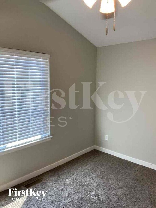 Building Photo - 7011 Creekfront Dr