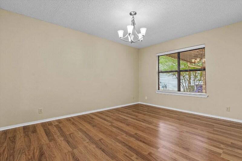 Building Photo - 8606 Mesa Dr