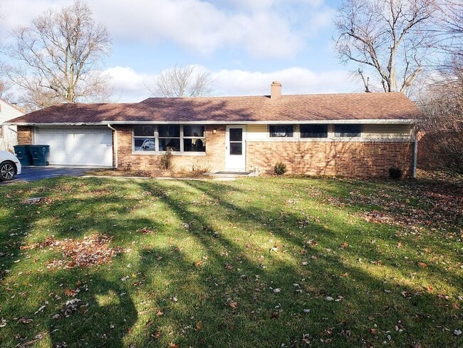 Building Photo - For Rent: 3 Bedroom Home with a Sunroom and Garage! Nice yard!