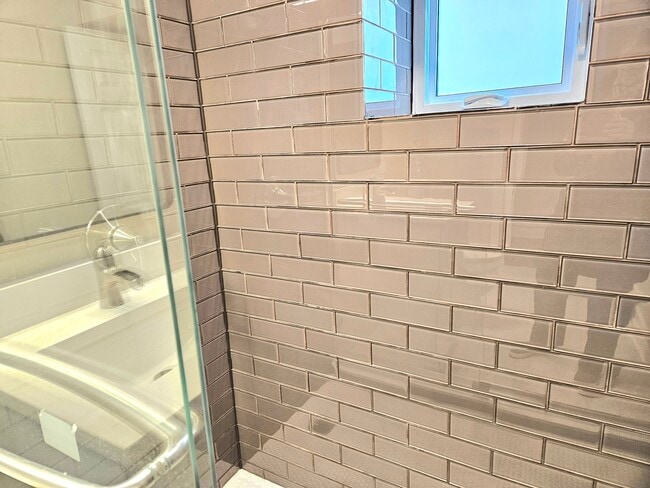 Building Photo - 1922 Elmwood Ave