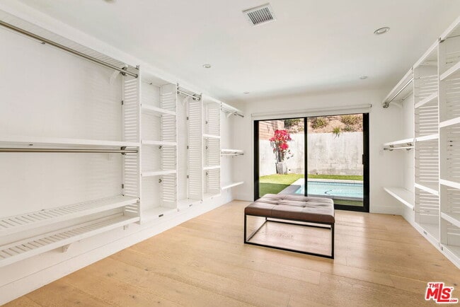 Building Photo - 344 Arno Way