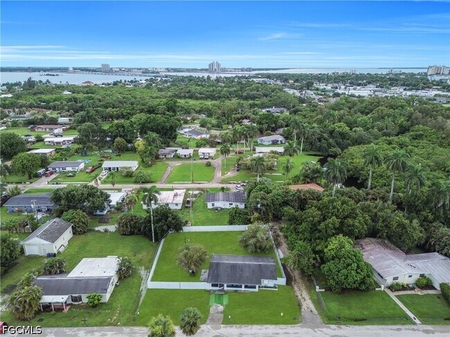 Building Photo - 77 Glenmont Dr W