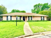 Building Photo - 5740 Lakemont Dr
