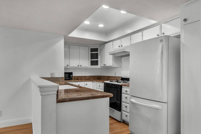 Building Photo - 2700 Cahuenga Blvd E
