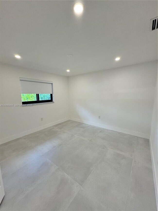 Building Photo - 3335 SW 65th Ave