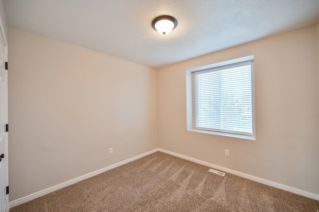 Building Photo - 172 Bridgepark Cir