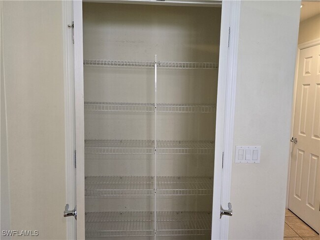 Building Photo - 2049 Fairmont Ln