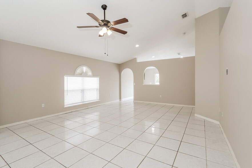 Building Photo - 30539 Birdhouse Dr