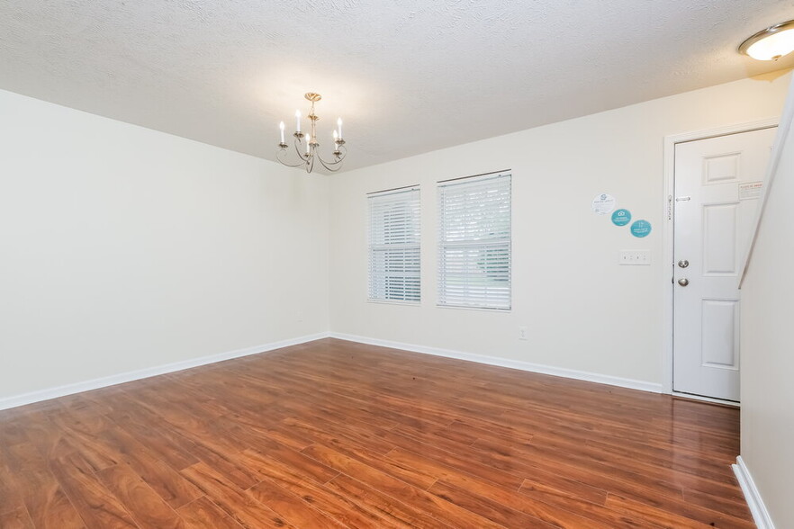 Building Photo - 538 Elderberry Way