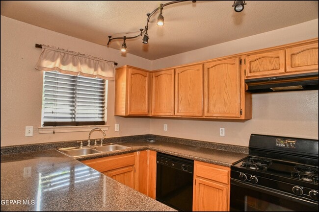 Building Photo - 3140 Tierra Encino Dr