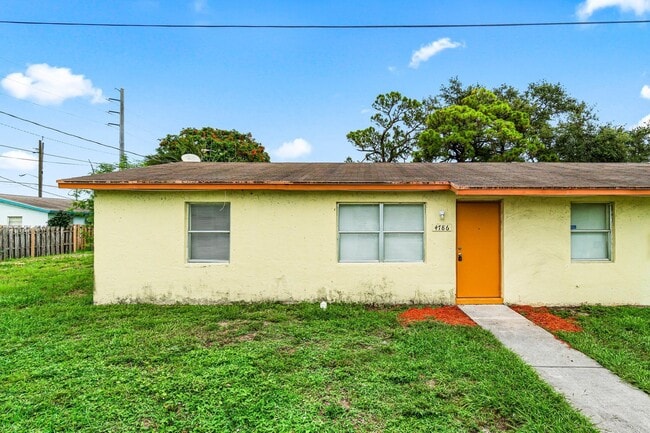 Primary Photo - 4786 Gulfstream Rd