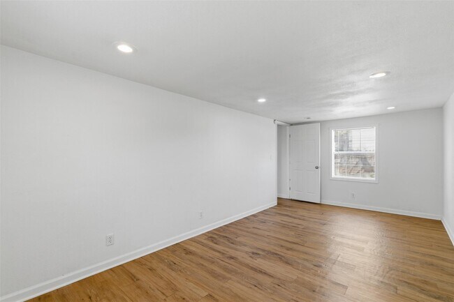 Building Photo - 105 Lazy Ike Ln