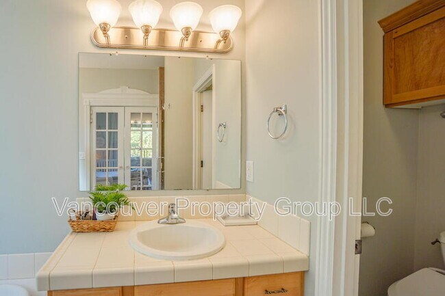 Building Photo - 4404 NE 98th Cir