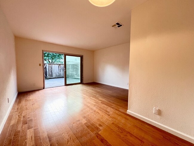 Building Photo - 1177 Oddstad Blvd