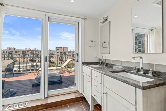 Building Photo - 33 Commercial Wharf