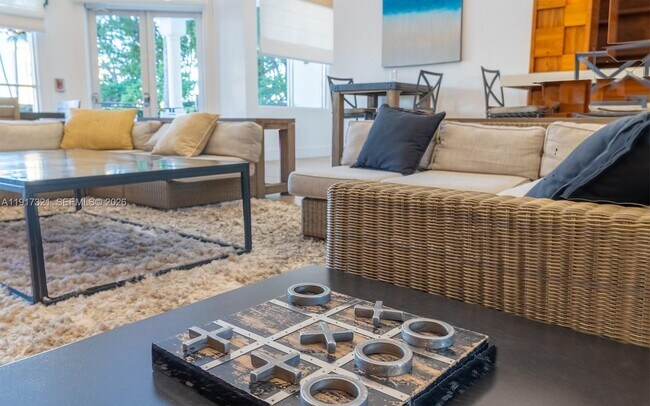 Building Photo - 3255 NE 184th St