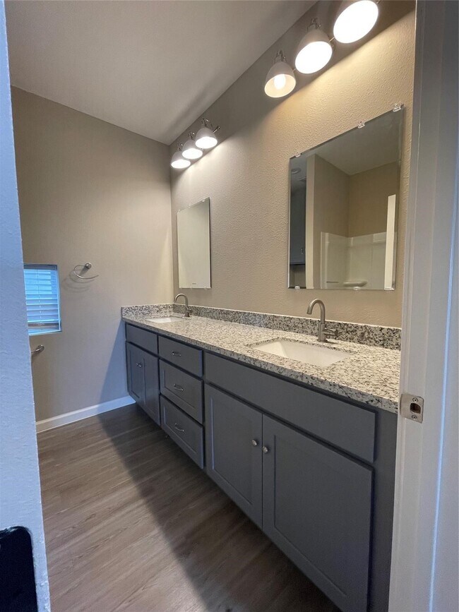 Building Photo - 2210 Arapahoe Dr