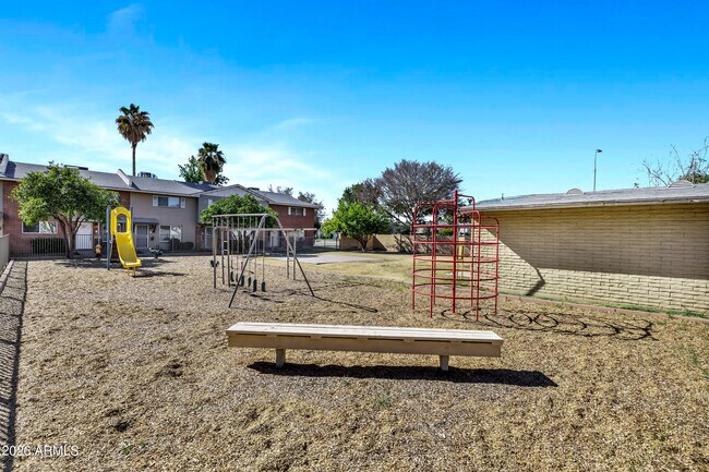 Building Photo - 14 E Hermosa Dr