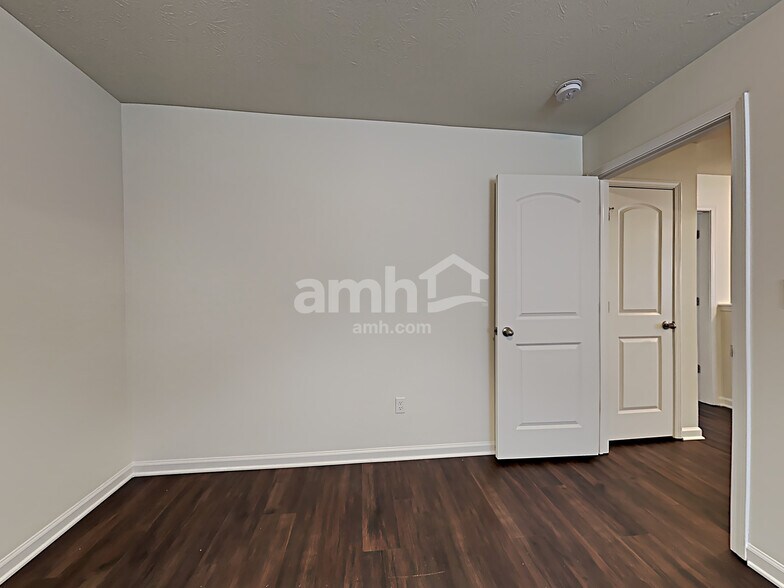 Building Photo - 8720 Hemingway Dr