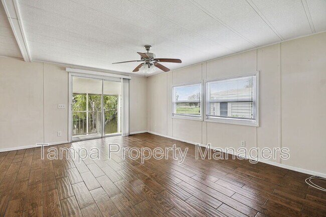 Building Photo - 242 Country Ln