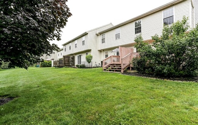 Building Photo - 352 Deerfield Dr