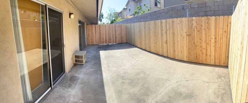 Building Photo - 633 N Fig St