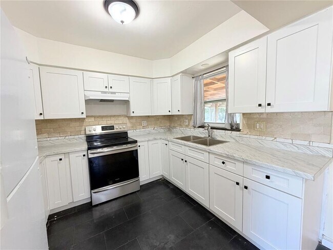 Building Photo - 309 Kerry Dr